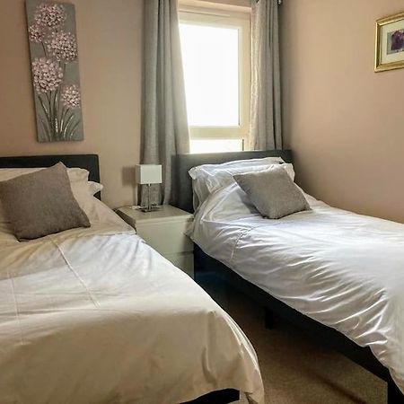 Beautiful 2 Bedroom Flat Overlooking Golf Course Карноусті Екстер'єр фото