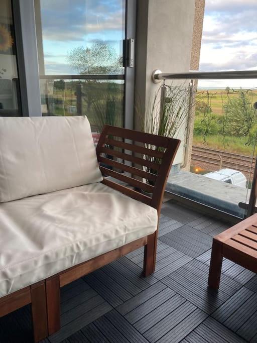 Beautiful 2 Bedroom Flat Overlooking Golf Course Карноусті Екстер'єр фото