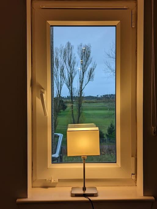 Beautiful 2 Bedroom Flat Overlooking Golf Course Карноусті Екстер'єр фото