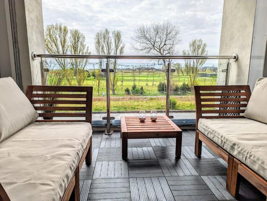 Beautiful 2 Bedroom Flat Overlooking Golf Course Карноусті Екстер'єр фото